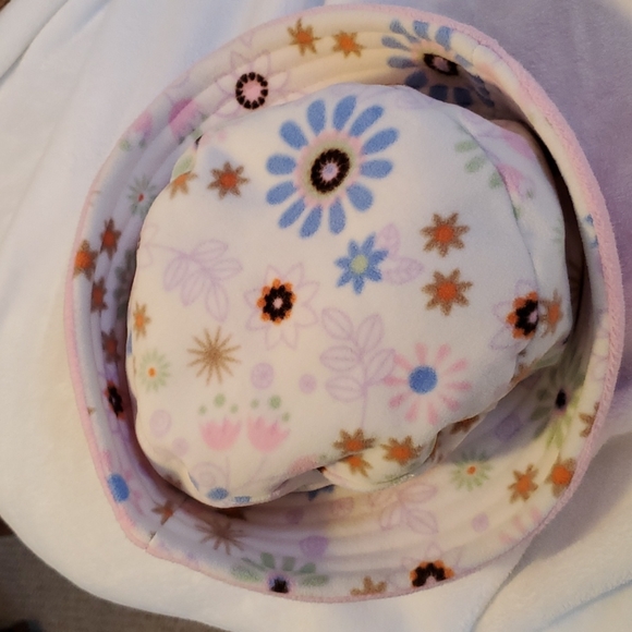 Soft Velour Woman Daisy Reversible Bucket Hat - Picture 4 of 9